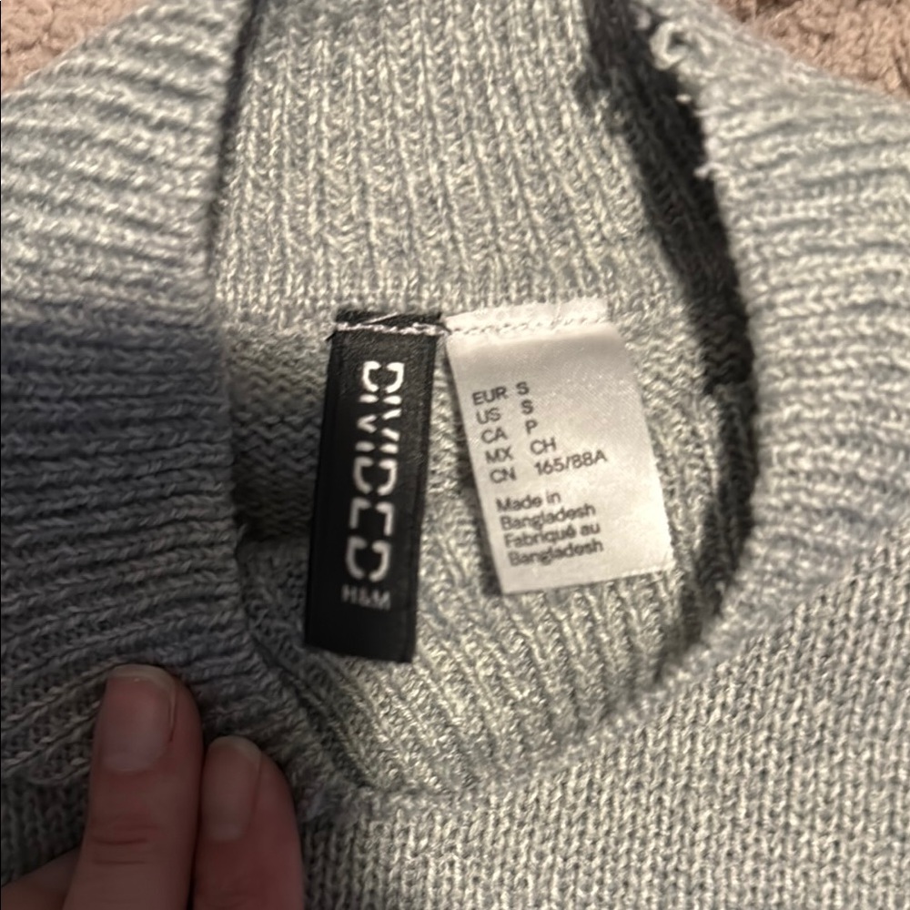 Cropped Gray Ribbed Knit Sweater - Picture 2 of 5